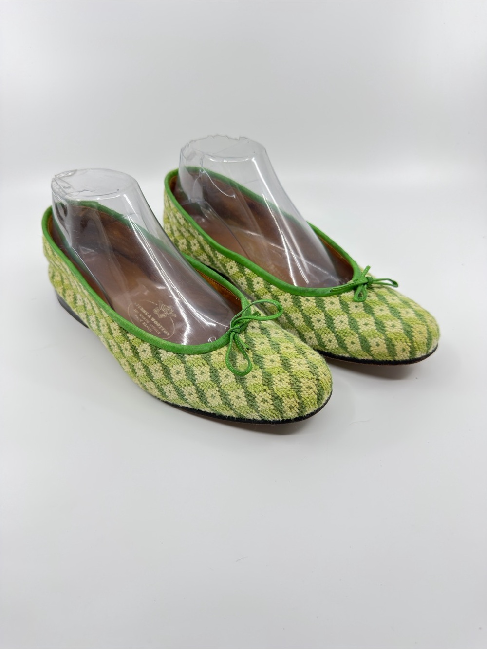 Stubbs and Wootton needle point flats SZ 8.5